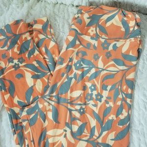 Lularoe Tall And Curvy Flower Leggings